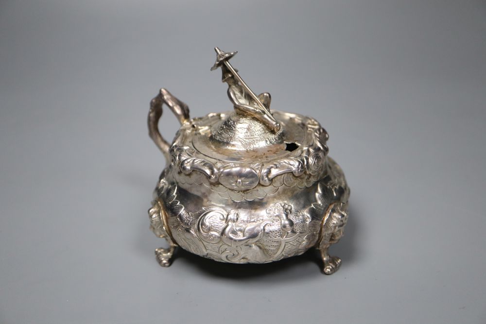 An early Victorian silver chinoiserie decorated mustard pot, IMW, London, 1843, height 10cm, gross 7.5oz(a.f.).